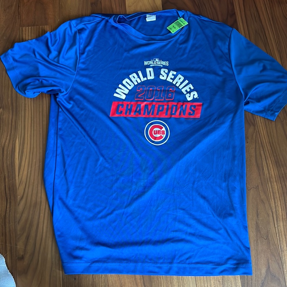 Chicago Cubs shirt Size M